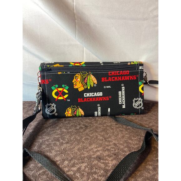 Chicago Blackhawks Lazy Dog crossbody/wallet - Picture 3 of 6